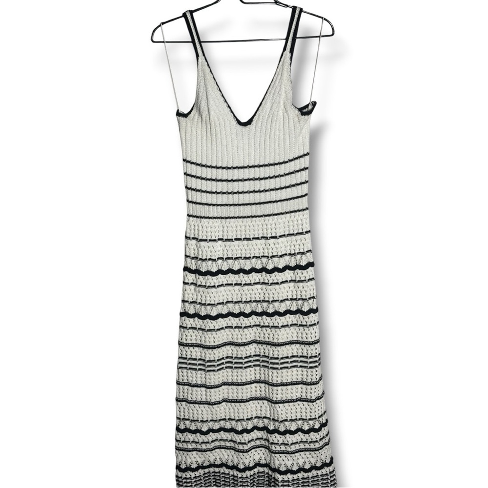 Vero Moda Cream and Black Horizontal Stripe Sleeveless V-Neck Knit Midi Dress - Picture 15 of 16